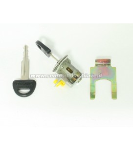 serratura porta destra Suzuki - 8227067820